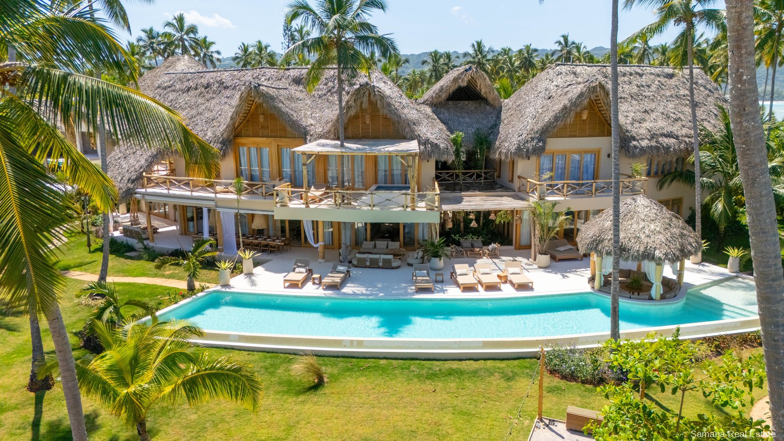 9-Bedroom Beachfront Villa in Playa Bonita, Las Terrenas
