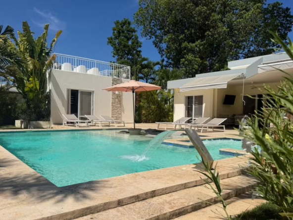 Luxury 3-Bedroom Villa with Private Pool & Rooftop Terrace in Casa Linda