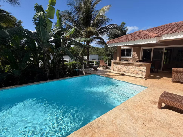 Furnished 3-Bedroom Corner Lot Villa with Pool & Outdoor Kitchen in Casa Linda For Sale