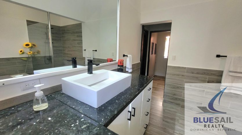 LARGE FULLY FURNISHED VILLA EXTRA LOT